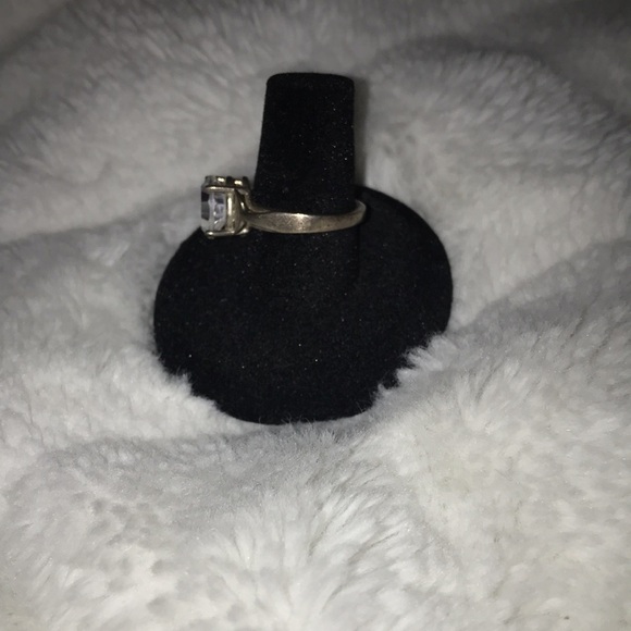 Iridescent crystal set in sterling silver ring with whale tail bezel - Picture 3 of 4